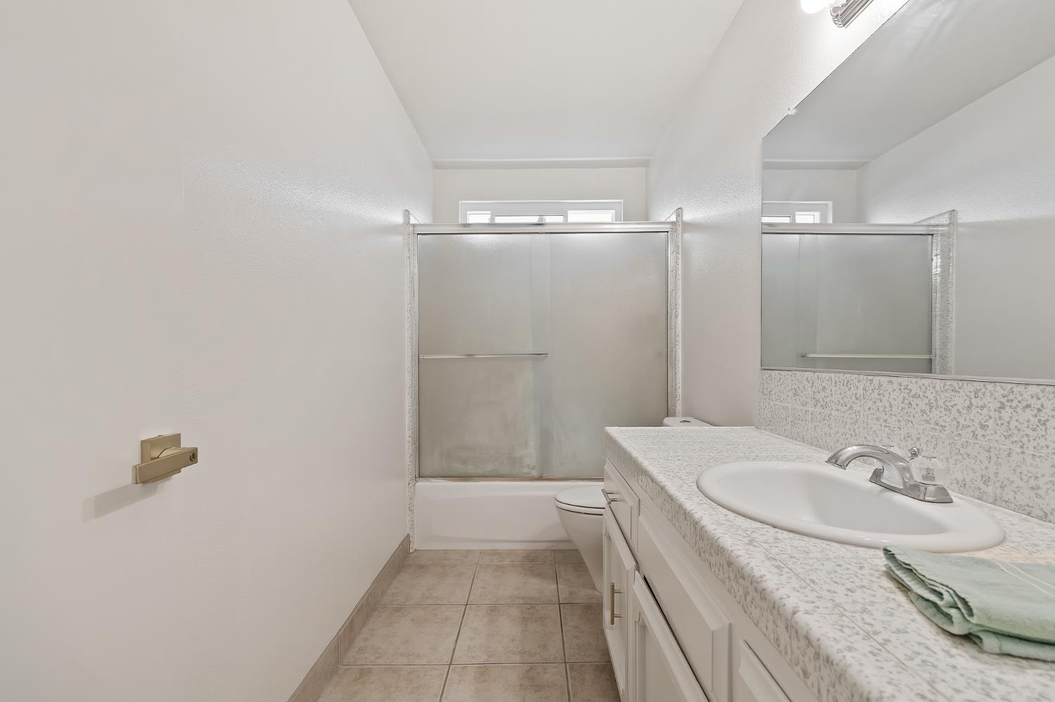 521 E Escalon, Fresno, CA 93711