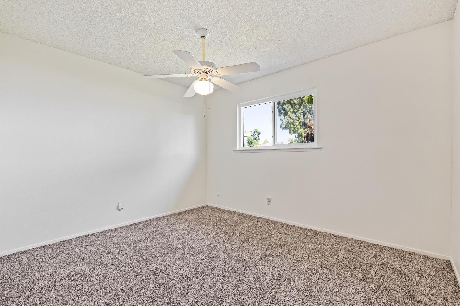521 E Escalon, Fresno, CA 93711