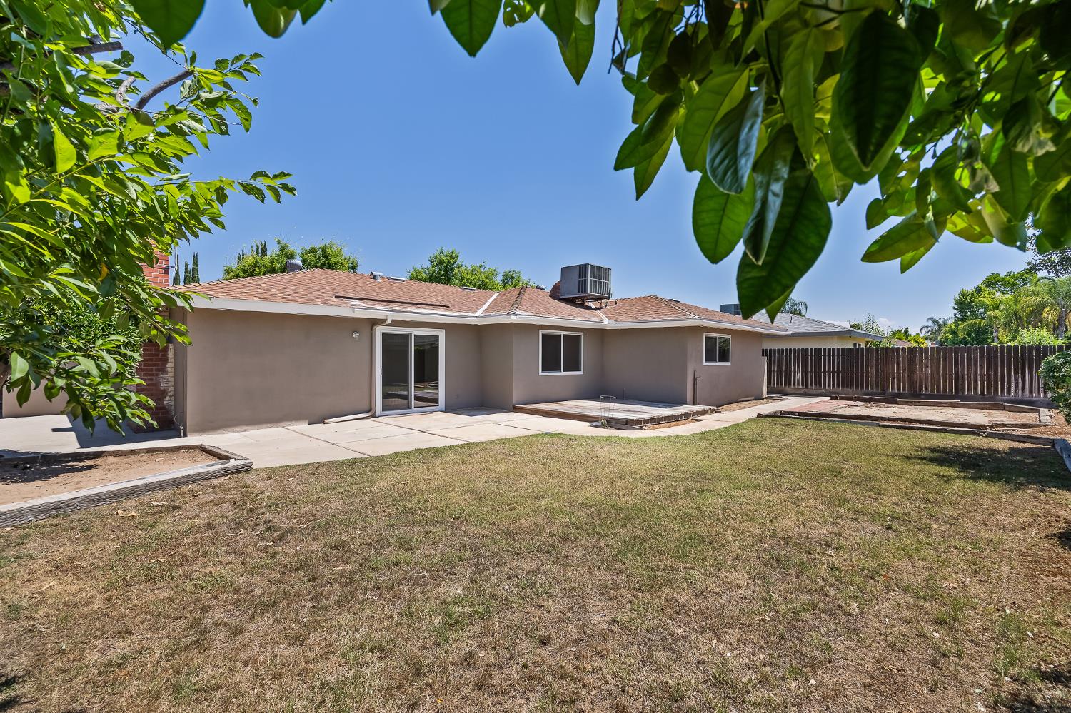 521 E Escalon, Fresno, CA 93711
