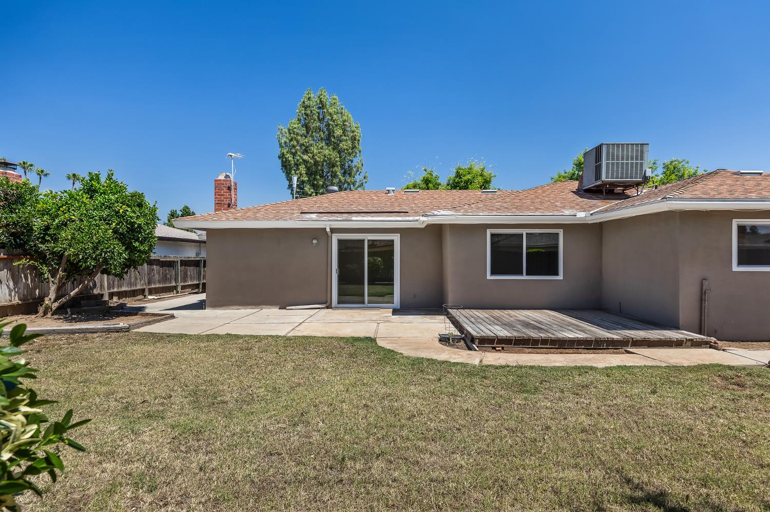 521 E Escalon, Fresno, CA 93711