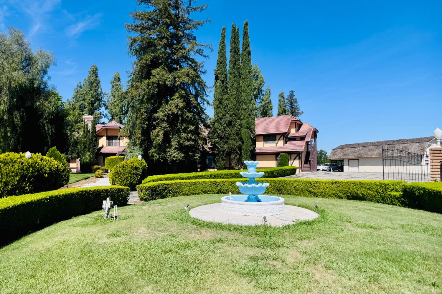 8155 N Fowler Ave, Clovis, CA 93619