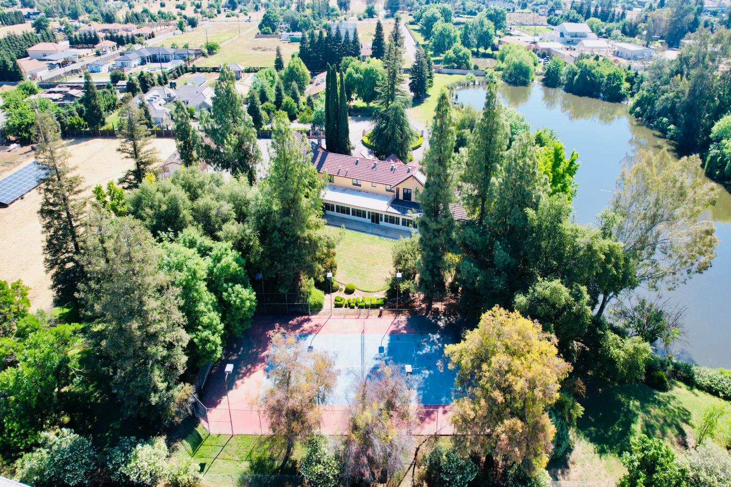 8155 N Fowler Ave, Clovis, CA 93619
