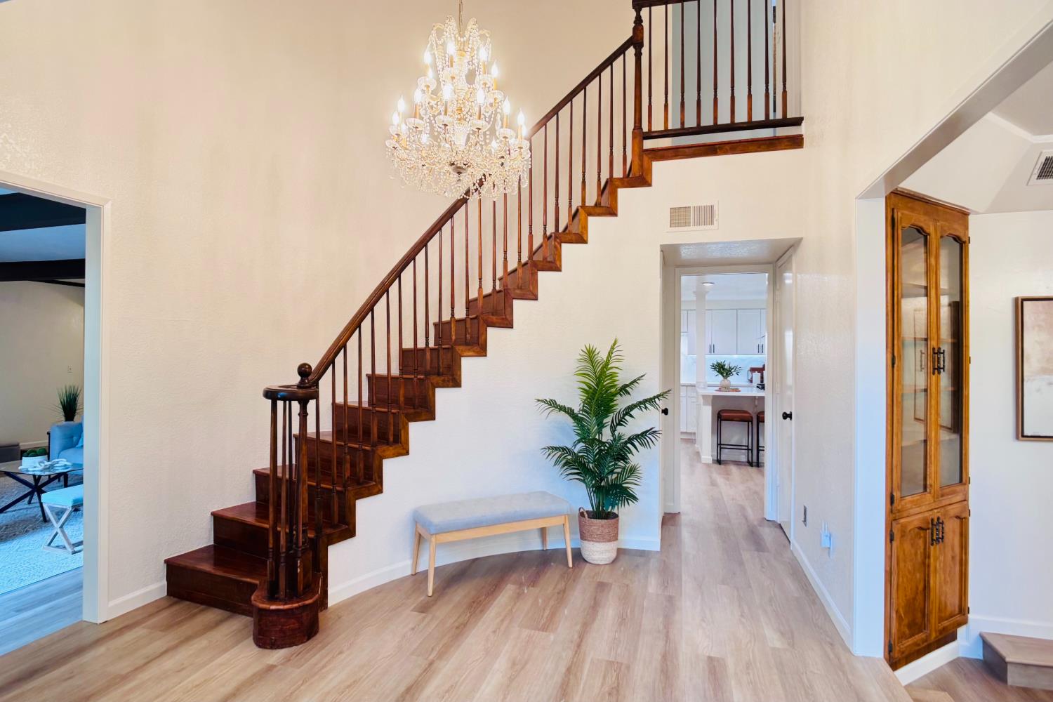 8155 N Fowler Ave, Clovis, CA 93619