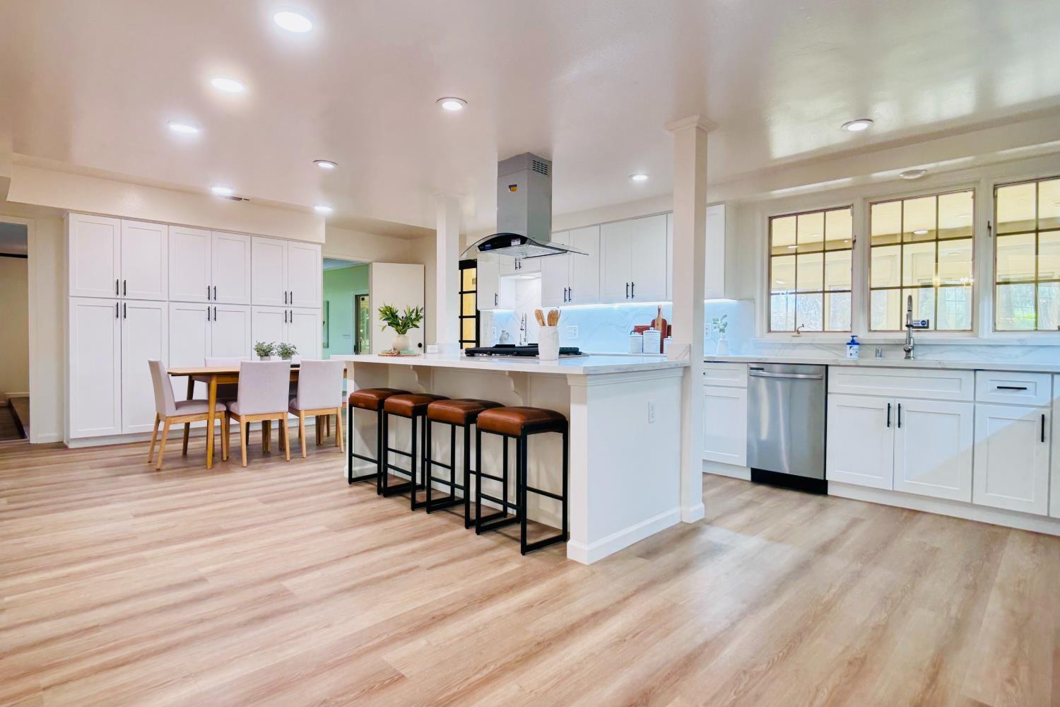 8155 N Fowler Ave, Clovis, CA 93619