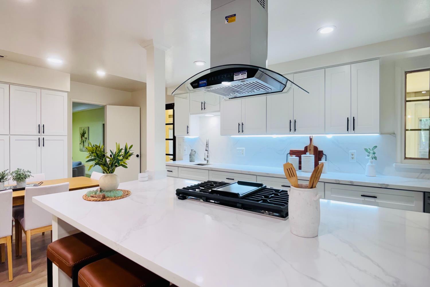 8155 N Fowler Ave, Clovis, CA 93619