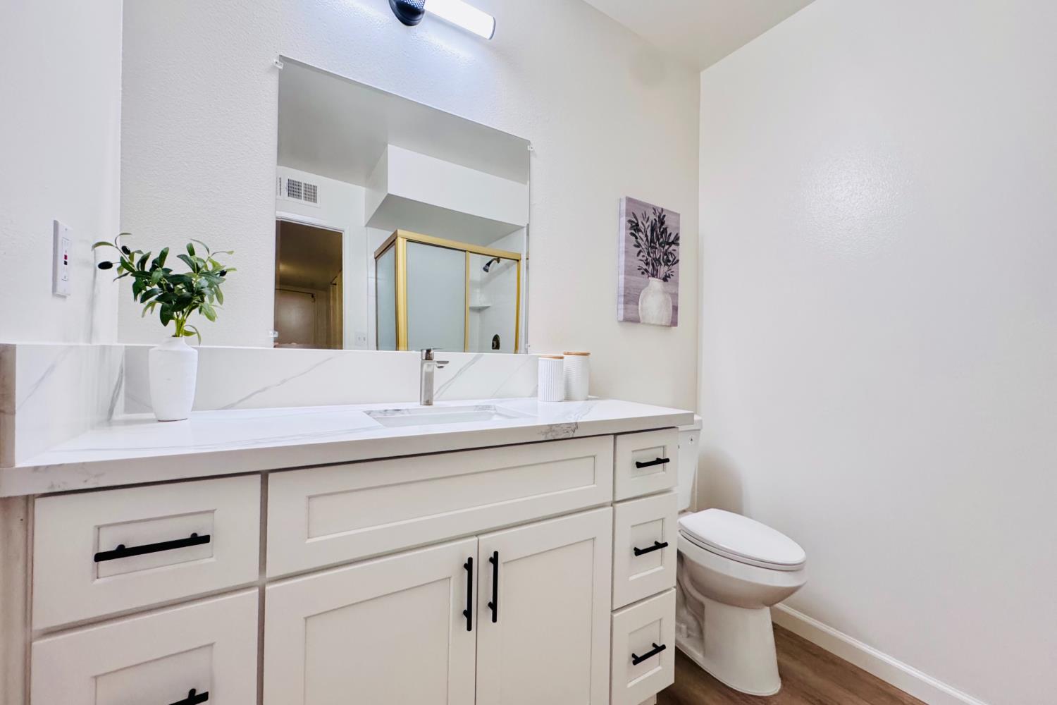 8155 N Fowler Ave, Clovis, CA 93619