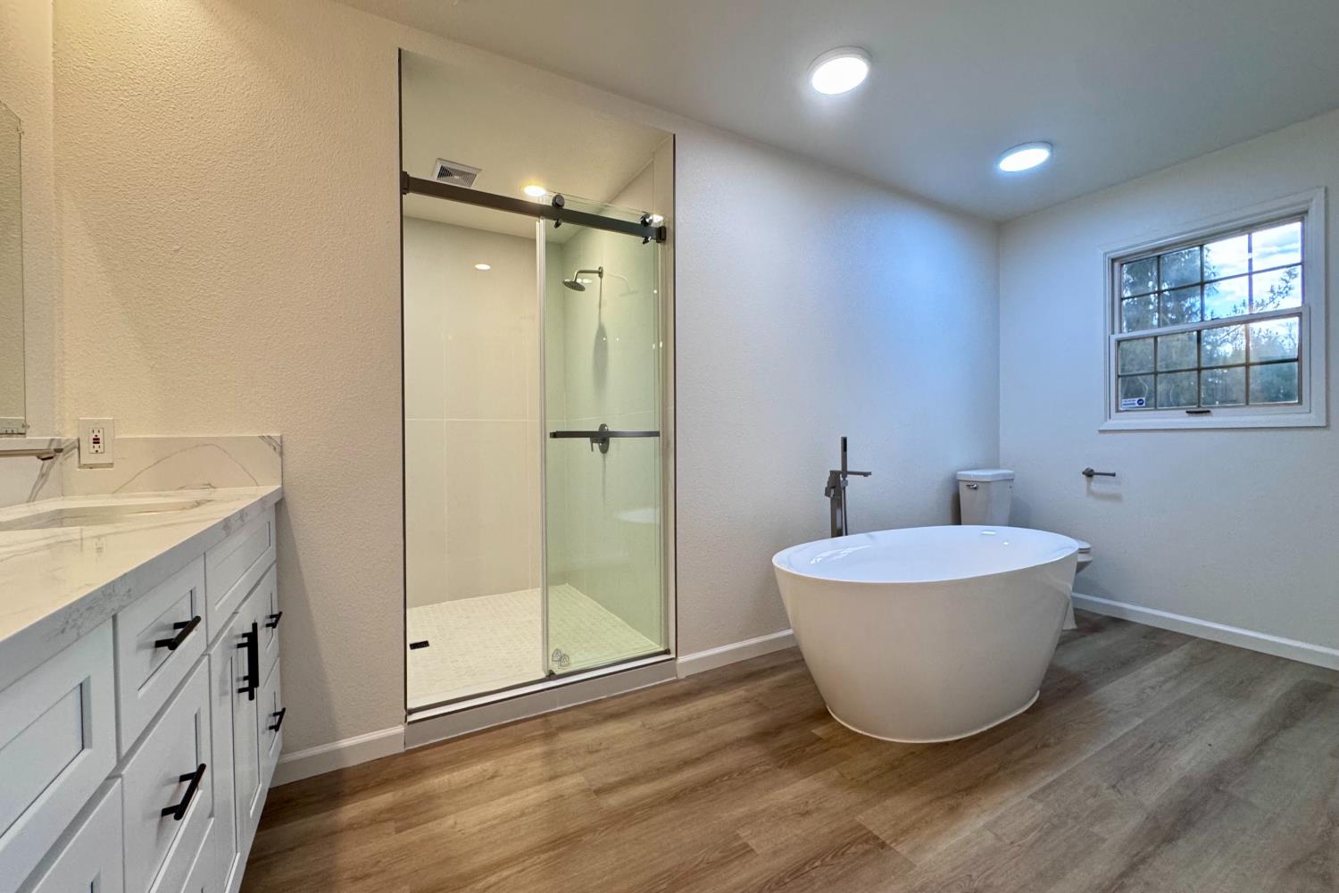 8155 N Fowler Ave, Clovis, CA 93619