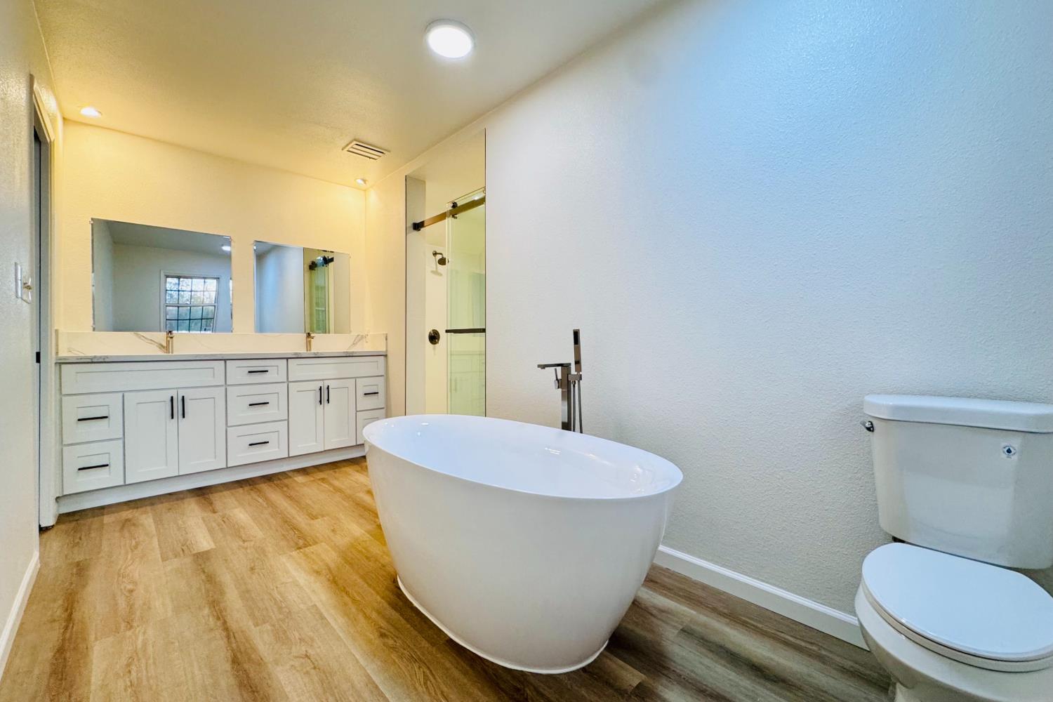 8155 N Fowler Ave, Clovis, CA 93619