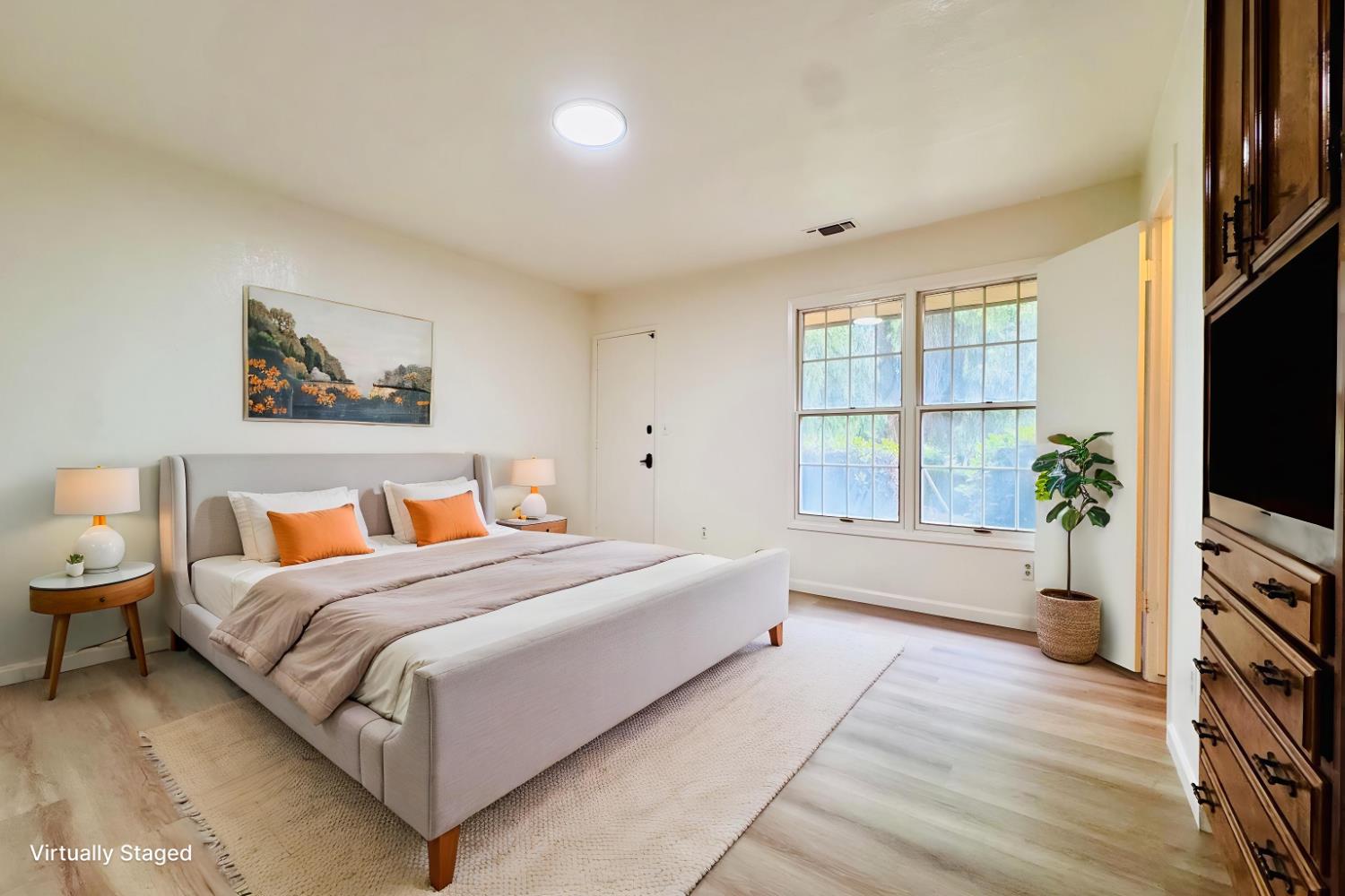 8155 N Fowler Ave, Clovis, CA 93619