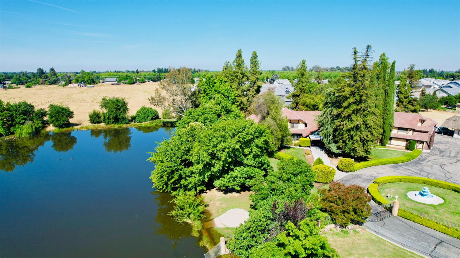 8155 N Fowler Ave, Clovis, CA 93619