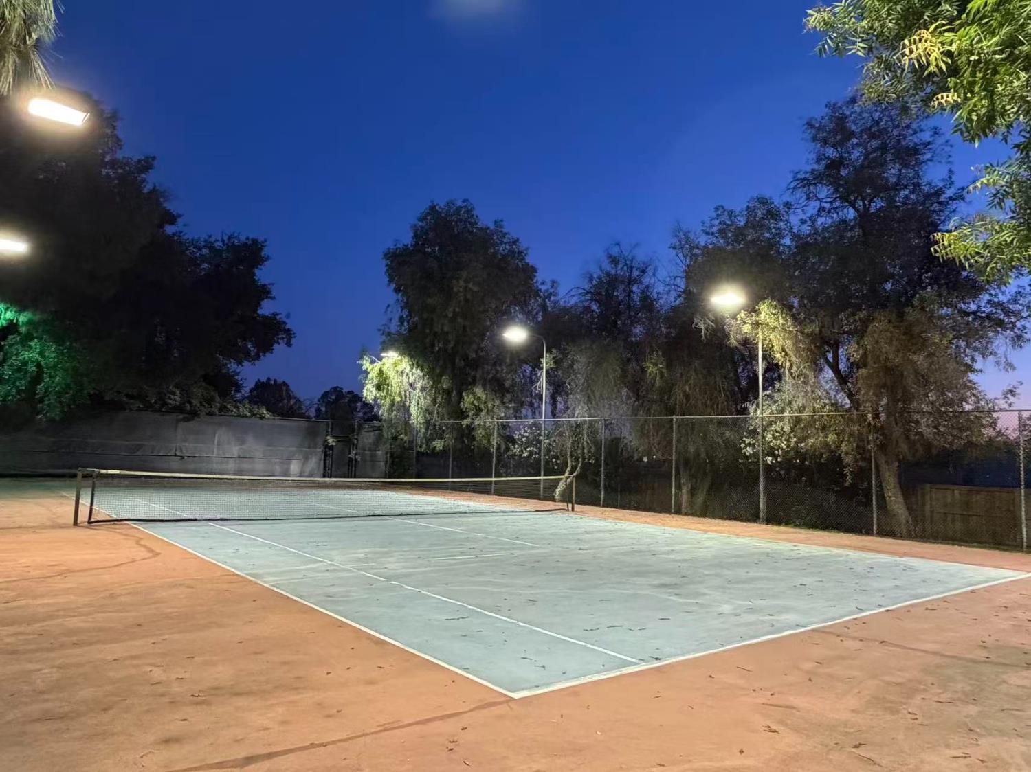 8155 N Fowler Ave, Clovis, CA 93619