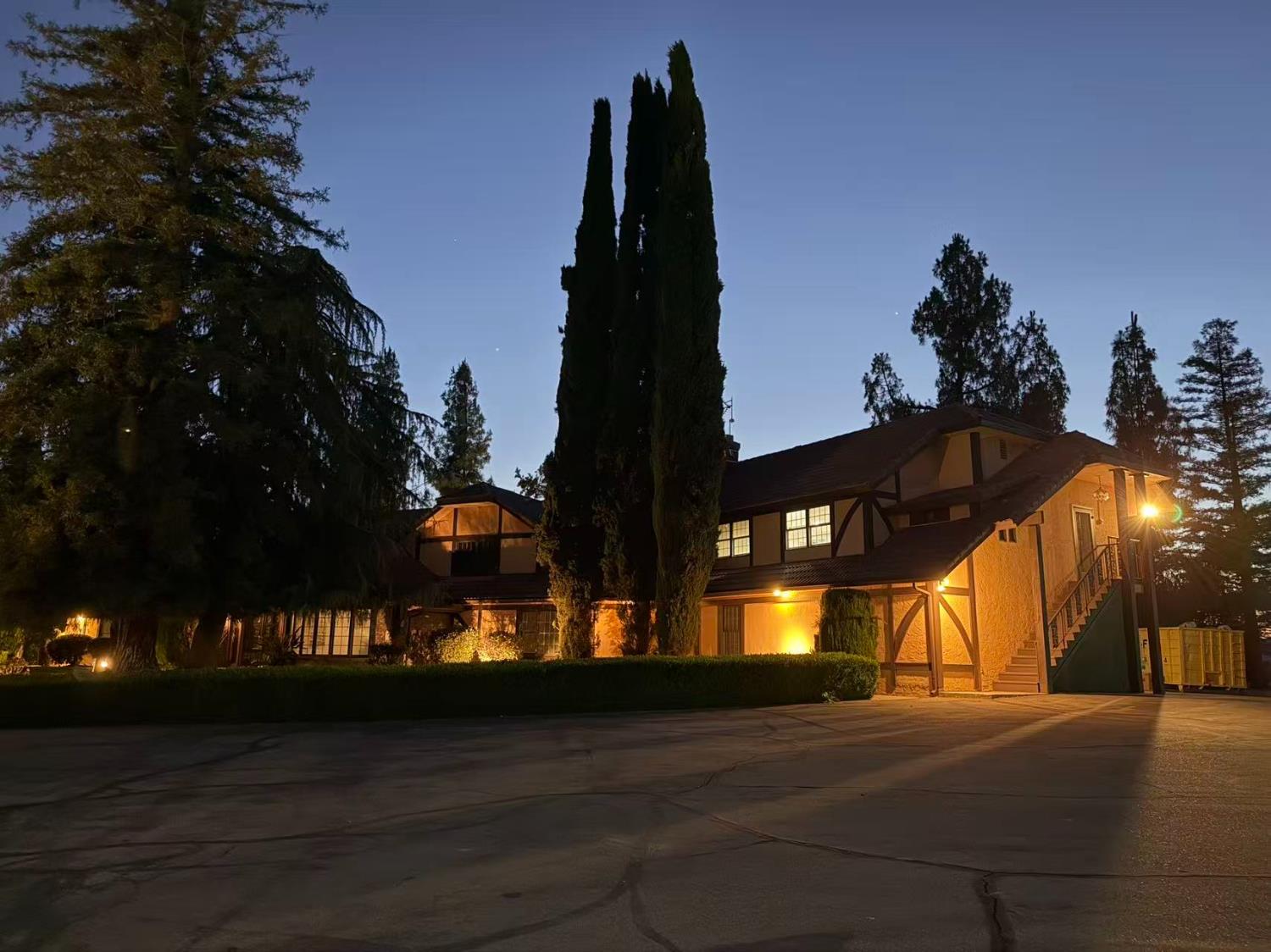 8155 N Fowler Ave, Clovis, CA 93619