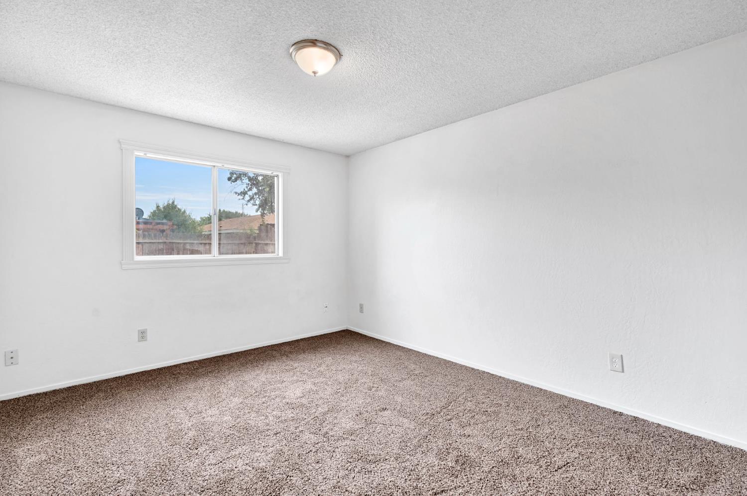 4466 N Cornelia Ave, Fresno, CA 93722
