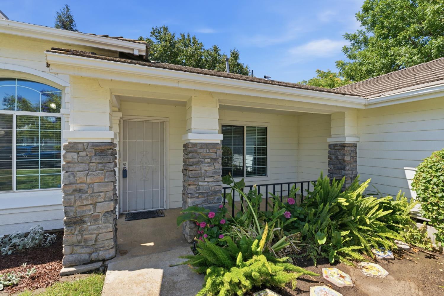2702 Mitchell Ave, Clovis, CA 93611