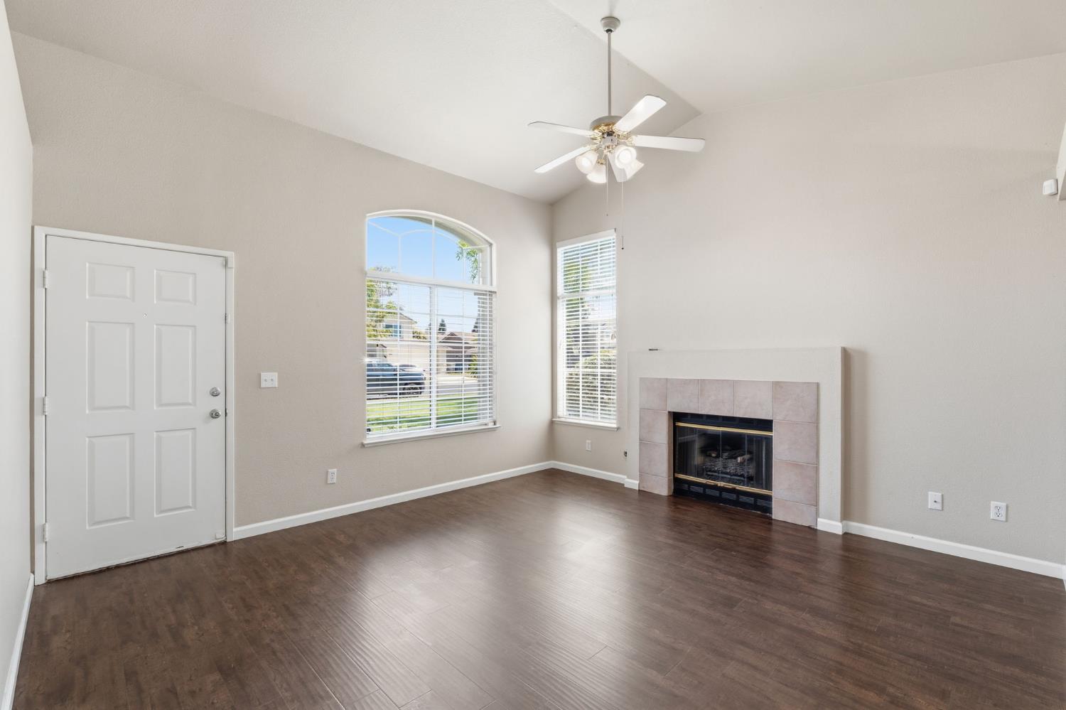 2702 Mitchell Ave, Clovis, CA 93611