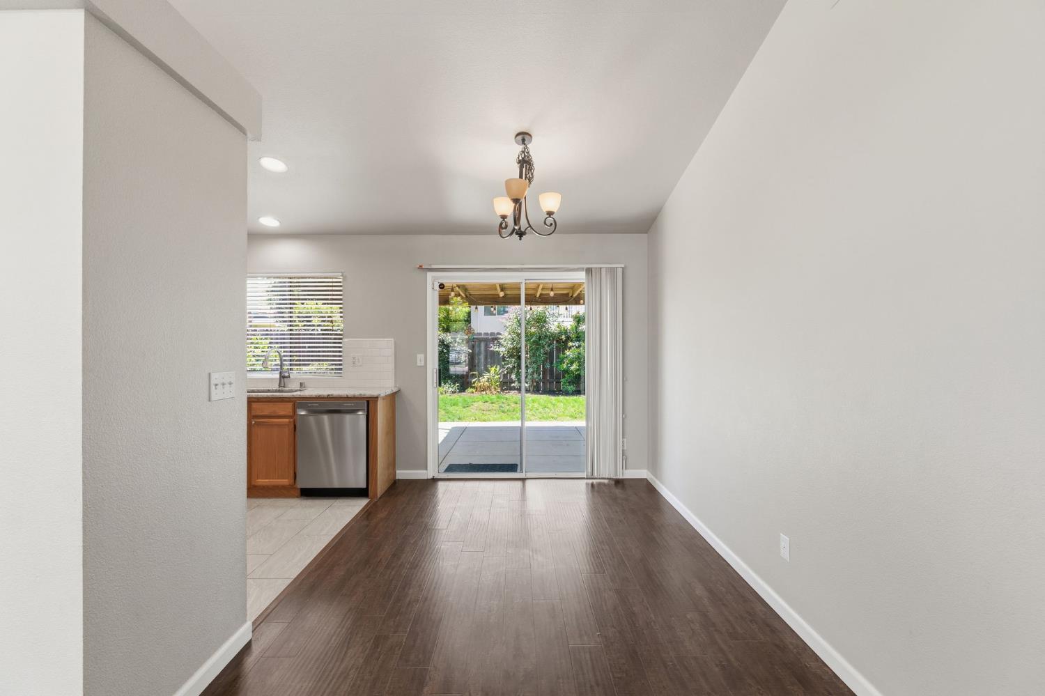 2702 Mitchell Ave, Clovis, CA 93611