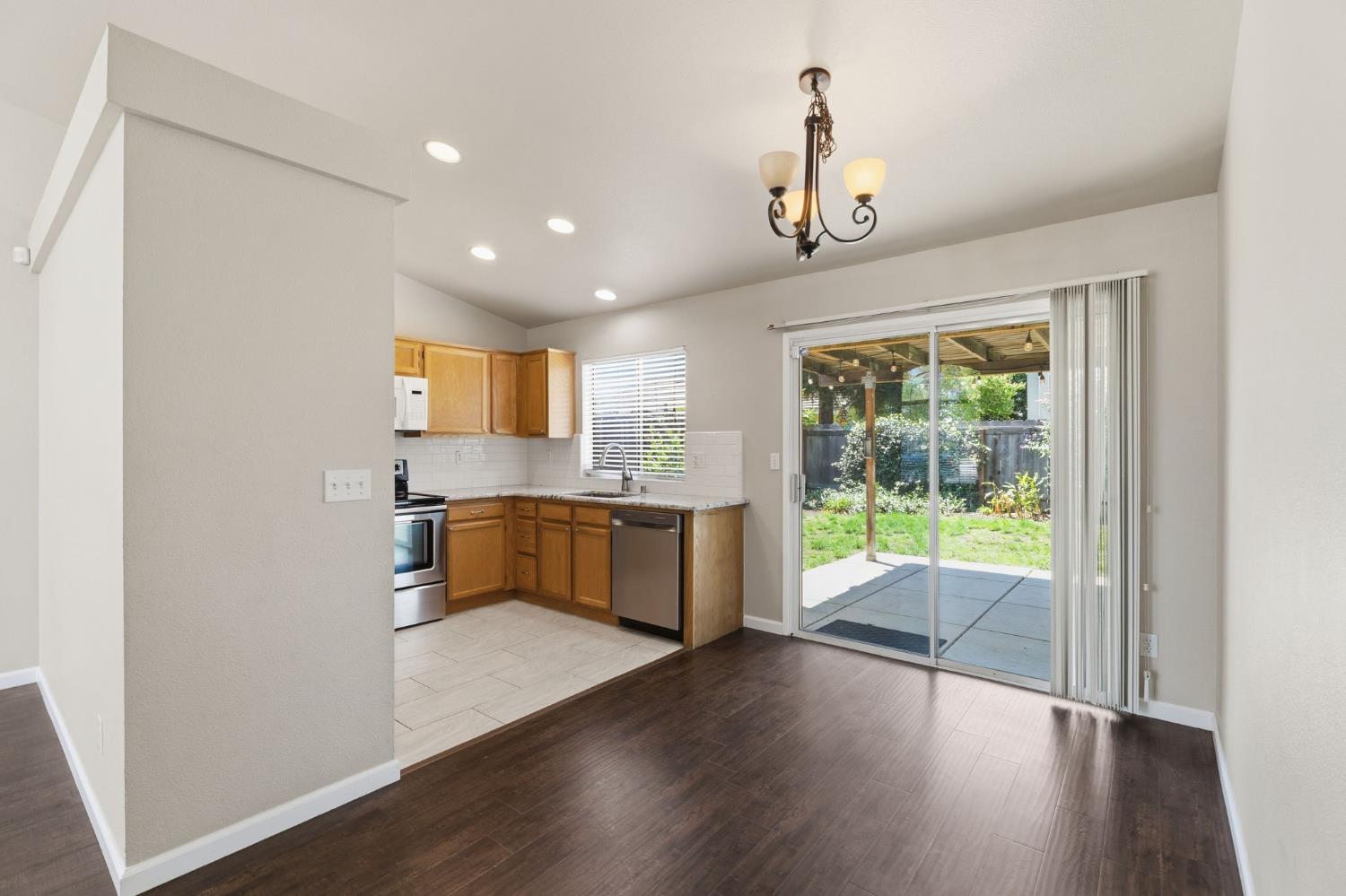 2702 Mitchell Ave, Clovis, CA 93611