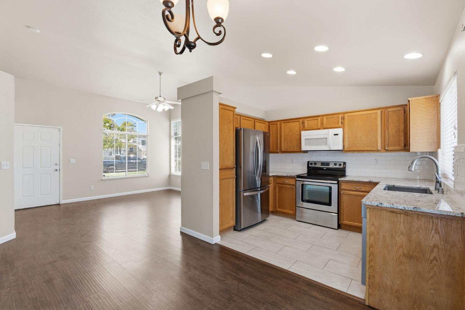 2702 Mitchell Ave, Clovis, CA 93611