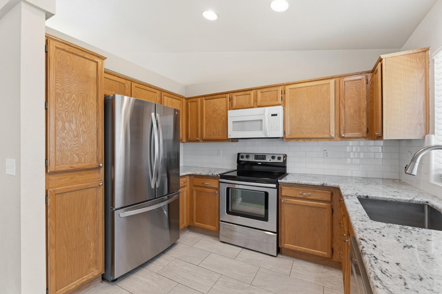 2702 Mitchell Ave, Clovis, CA 93611