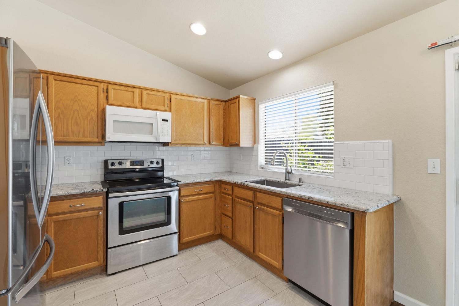 2702 Mitchell Ave, Clovis, CA 93611