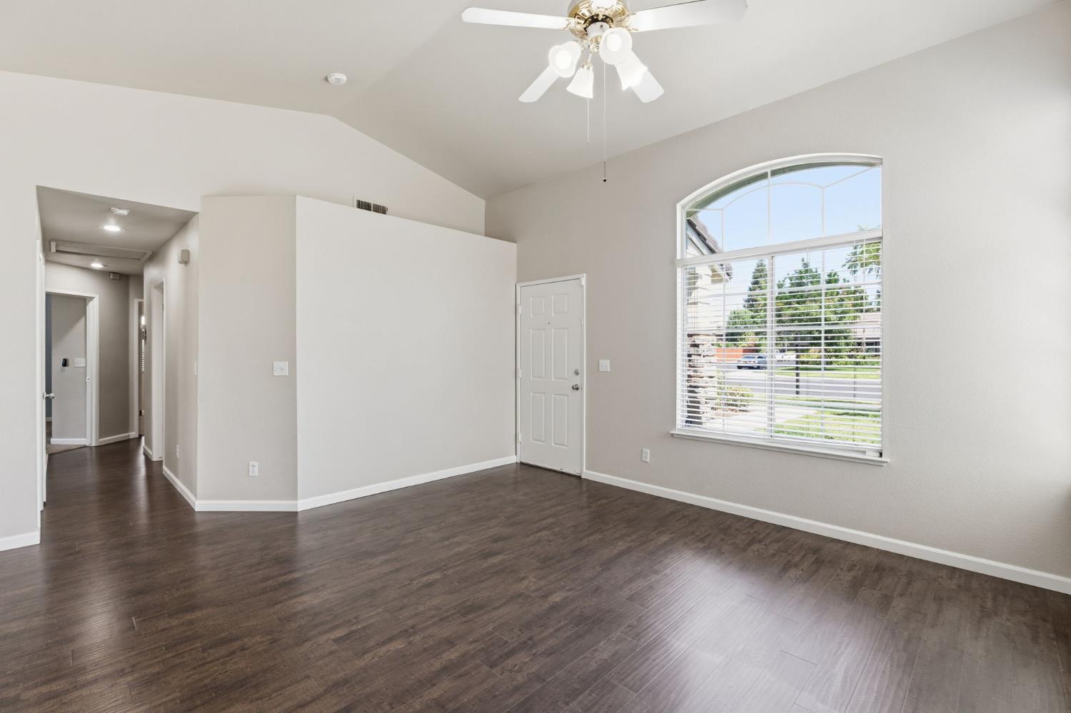 2702 Mitchell Ave, Clovis, CA 93611