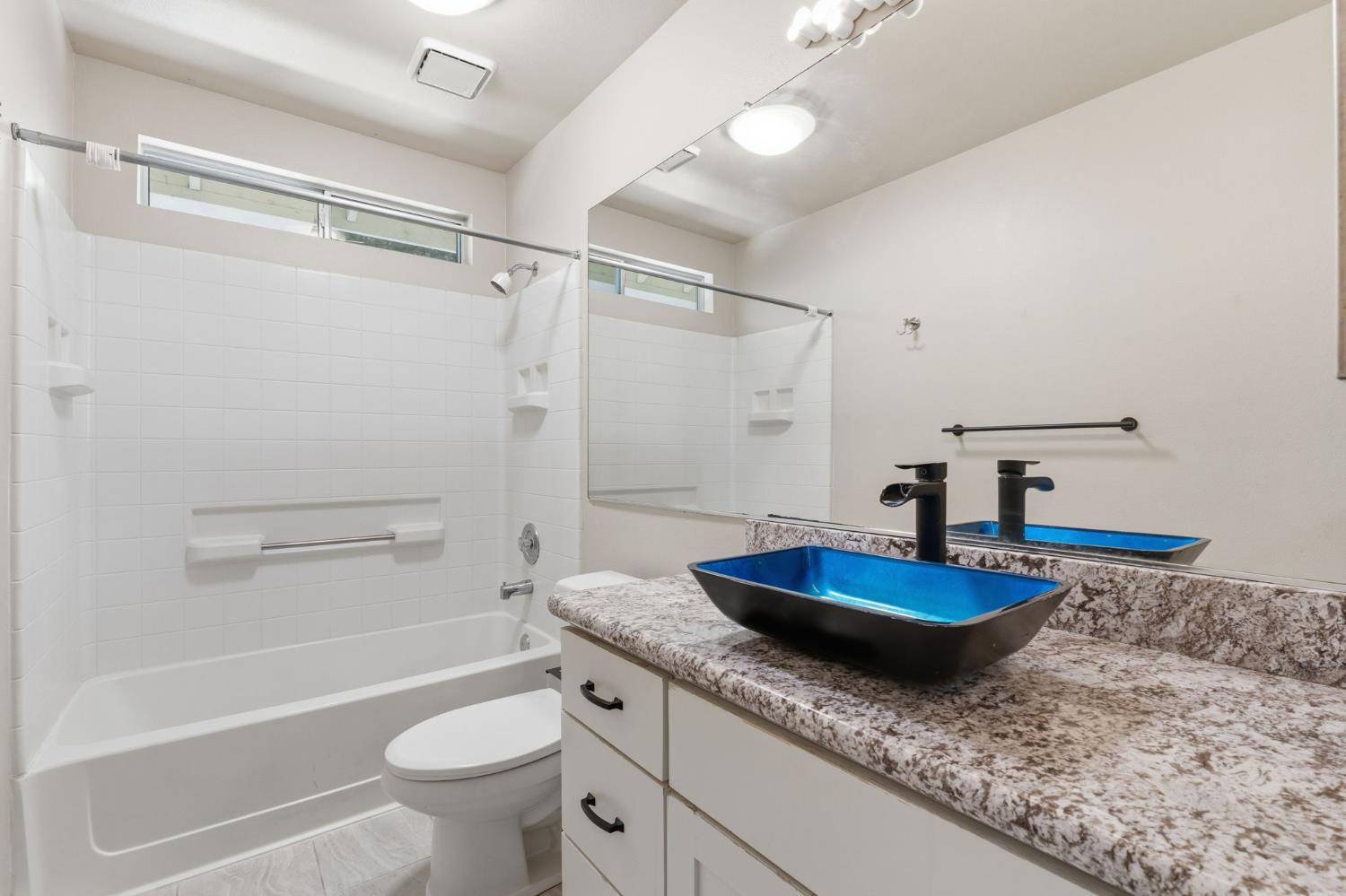2702 Mitchell Ave, Clovis, CA 93611