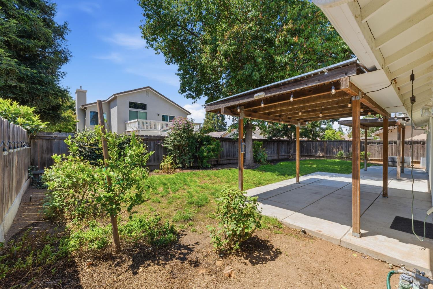 2702 Mitchell Ave, Clovis, CA 93611