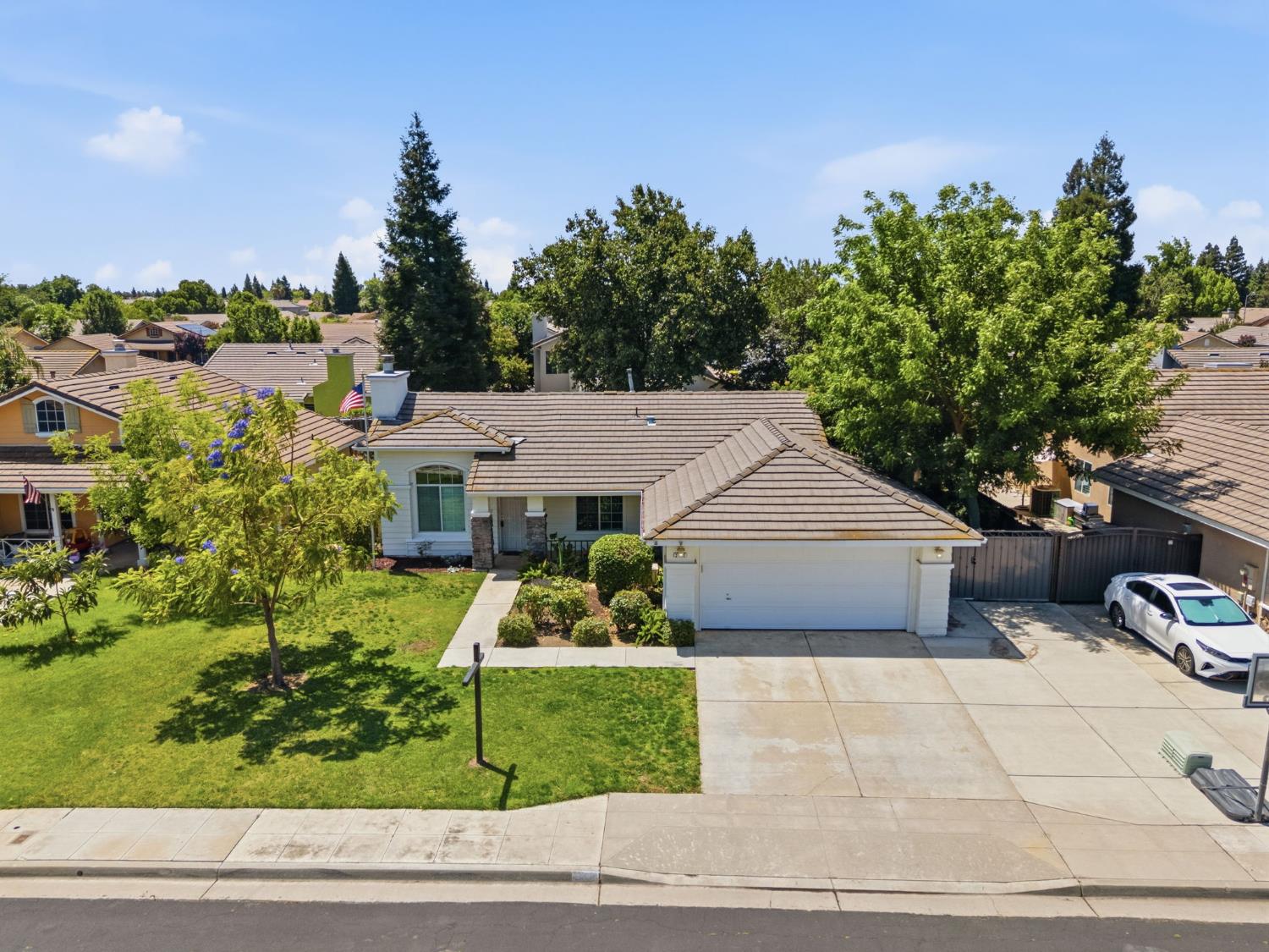 2702 Mitchell Ave, Clovis, CA 93611