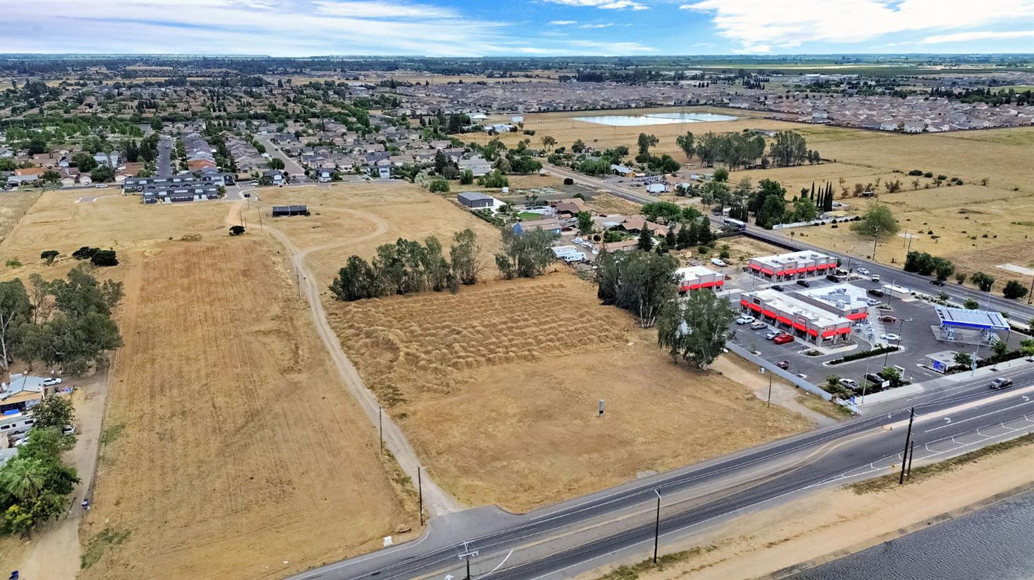 5907 W Shaw Ave, Fresno, CA 93722