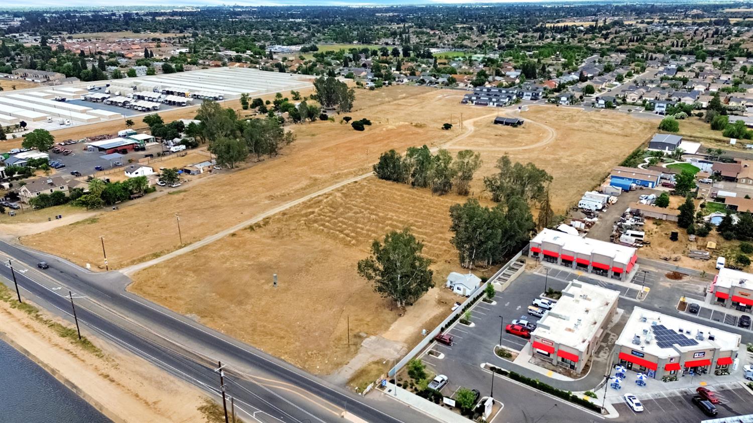 5907 W Shaw Ave, Fresno, CA 93722