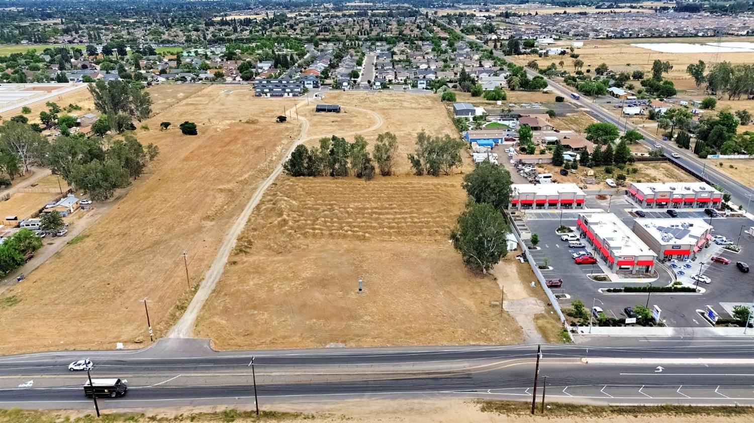 5907 W Shaw Ave, Fresno, CA 93722