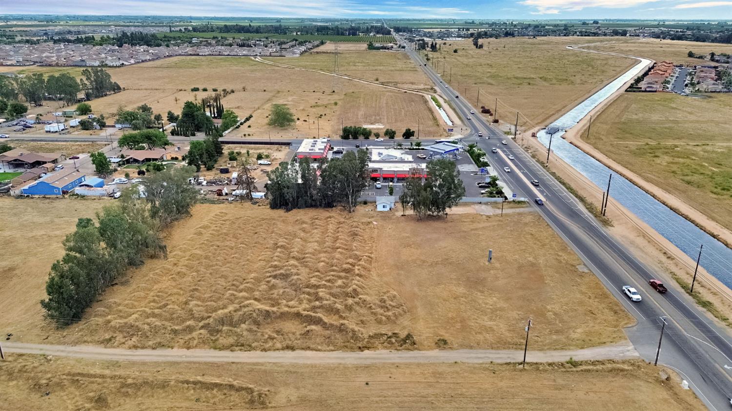5907 W Shaw Ave, Fresno, CA 93722