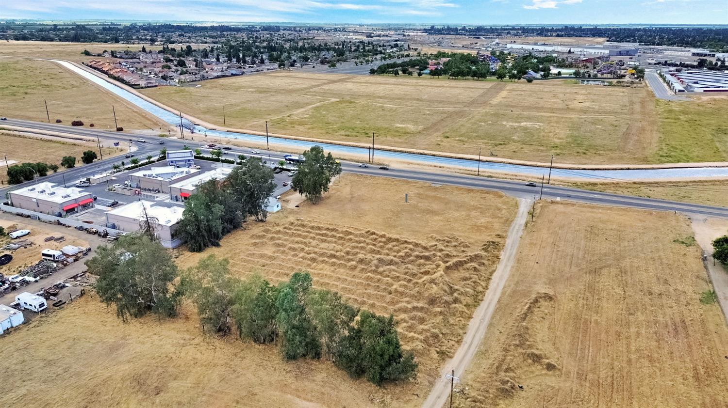 5907 W Shaw Ave, Fresno, CA 93722