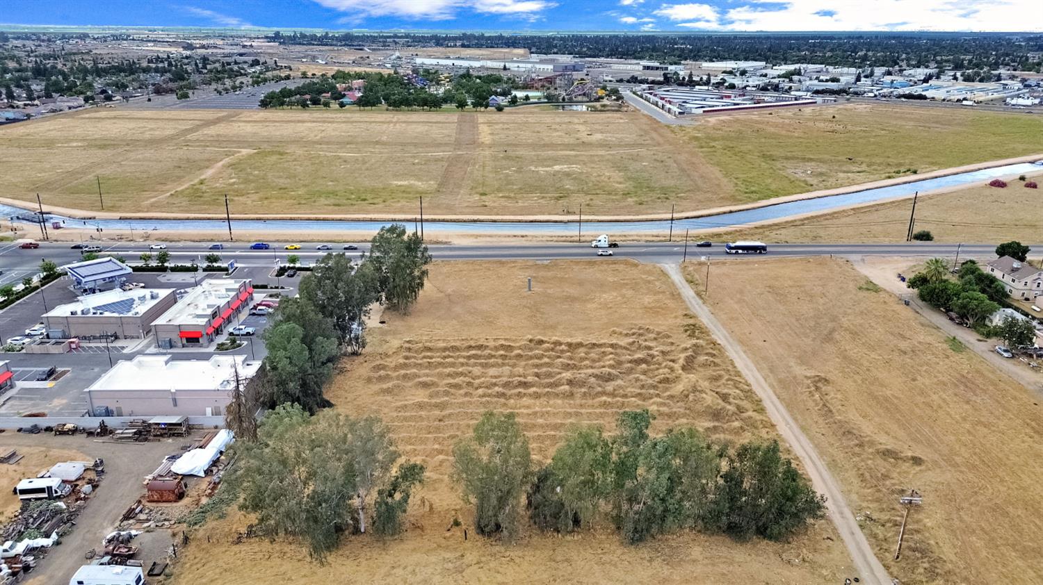 5907 W Shaw Ave, Fresno, CA 93722