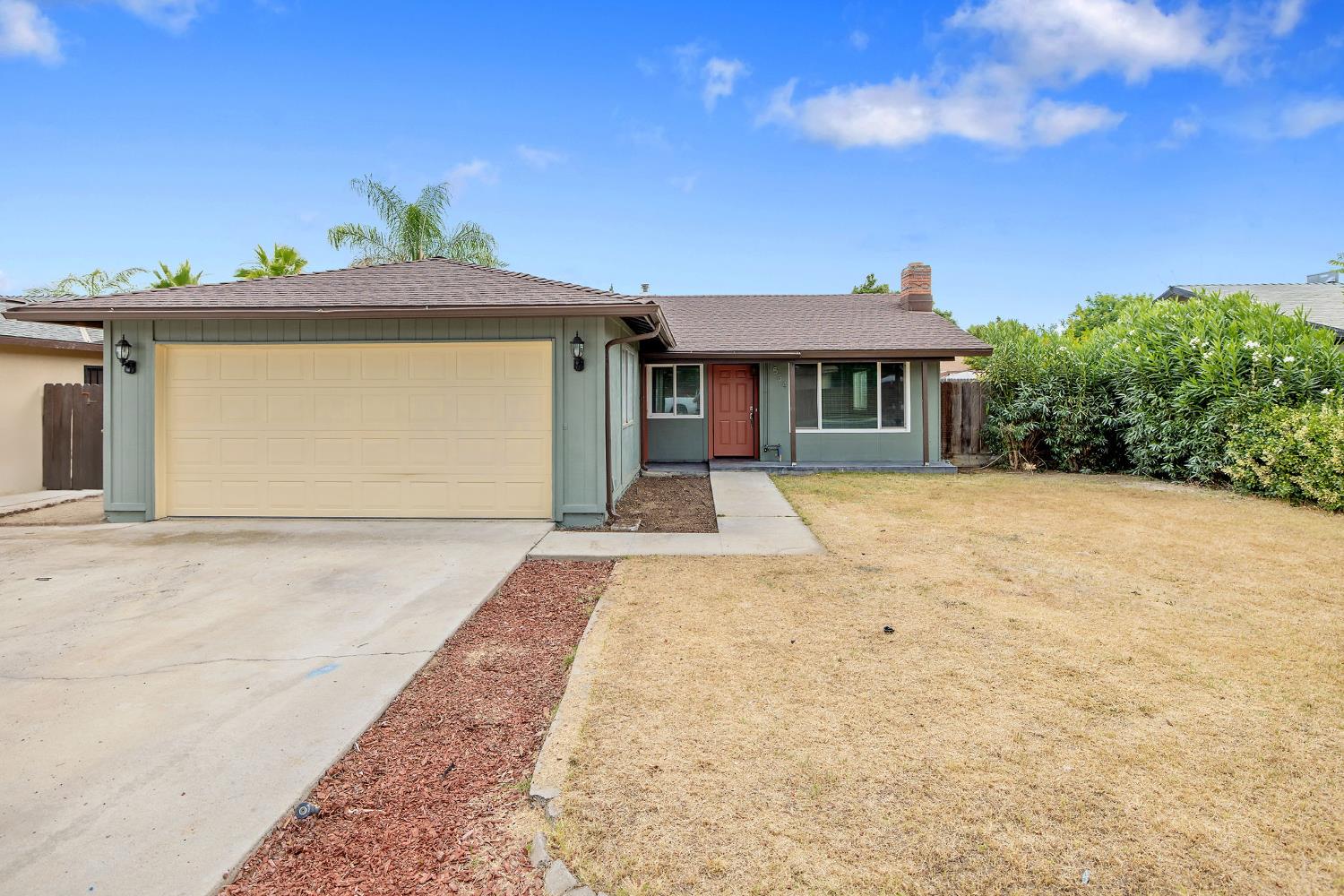 534 W Swift Ave, Clovis, CA 93612