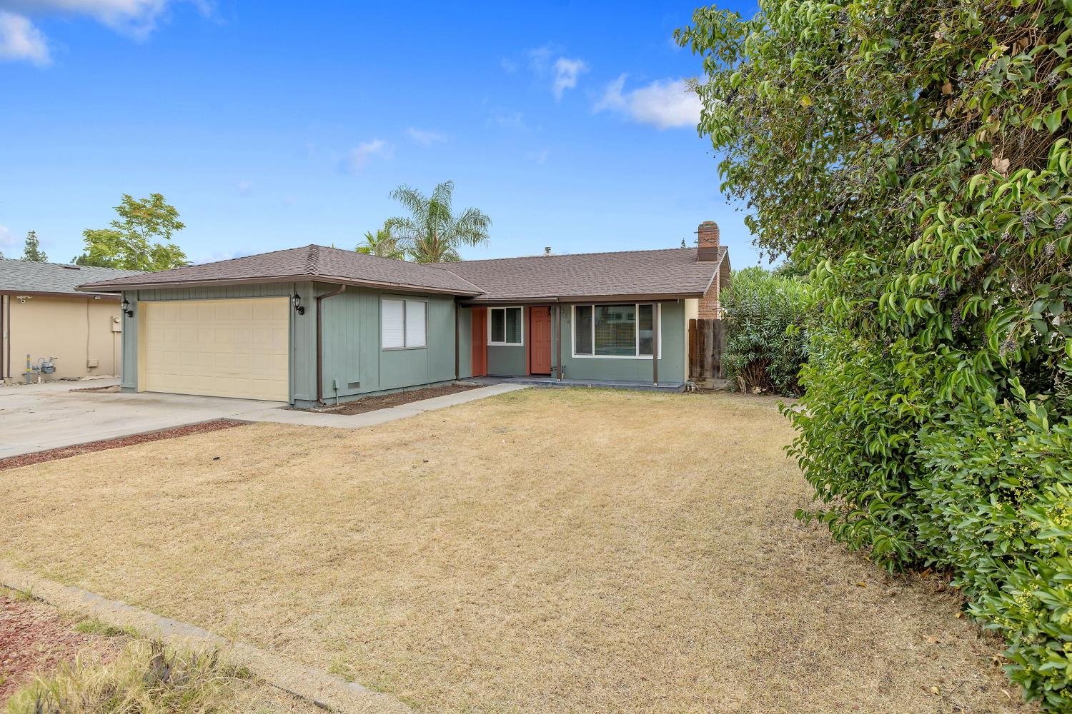 534 W Swift Ave, Clovis, CA 93612