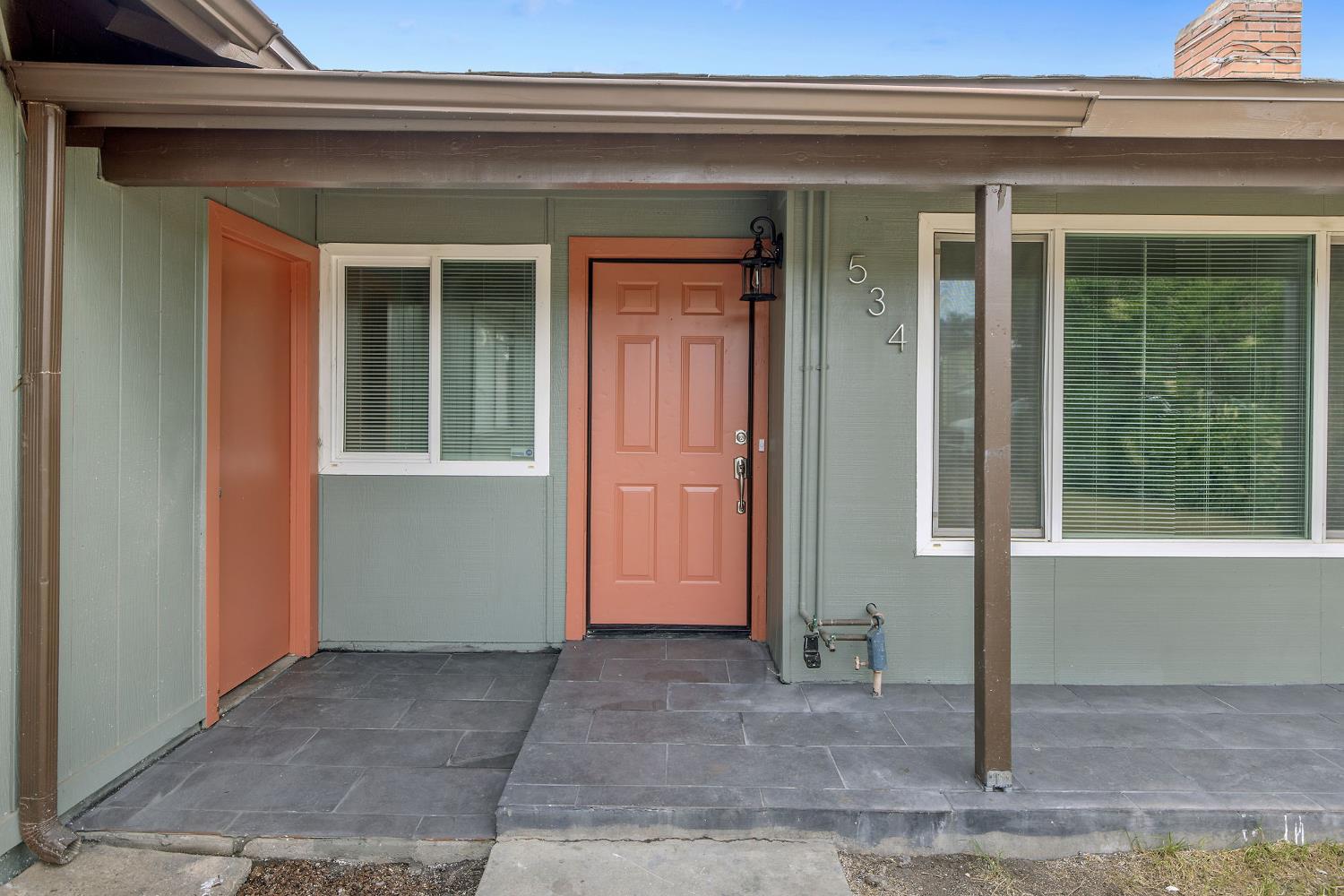 534 W Swift Ave, Clovis, CA 93612