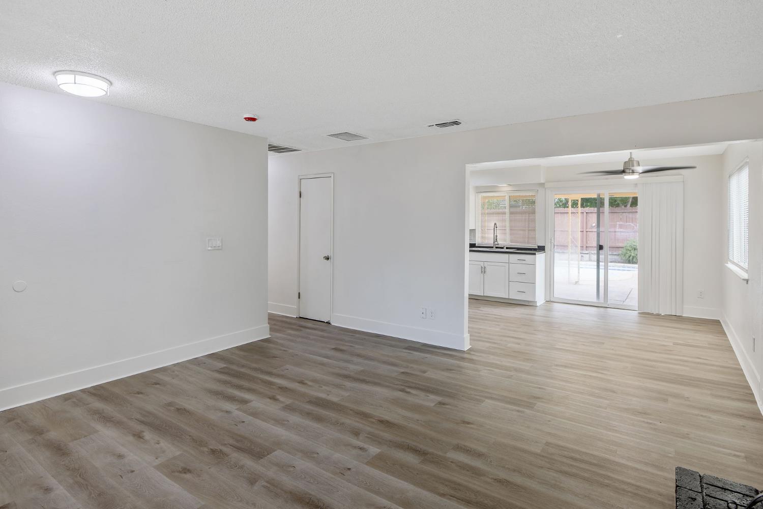 534 W Swift Ave, Clovis, CA 93612