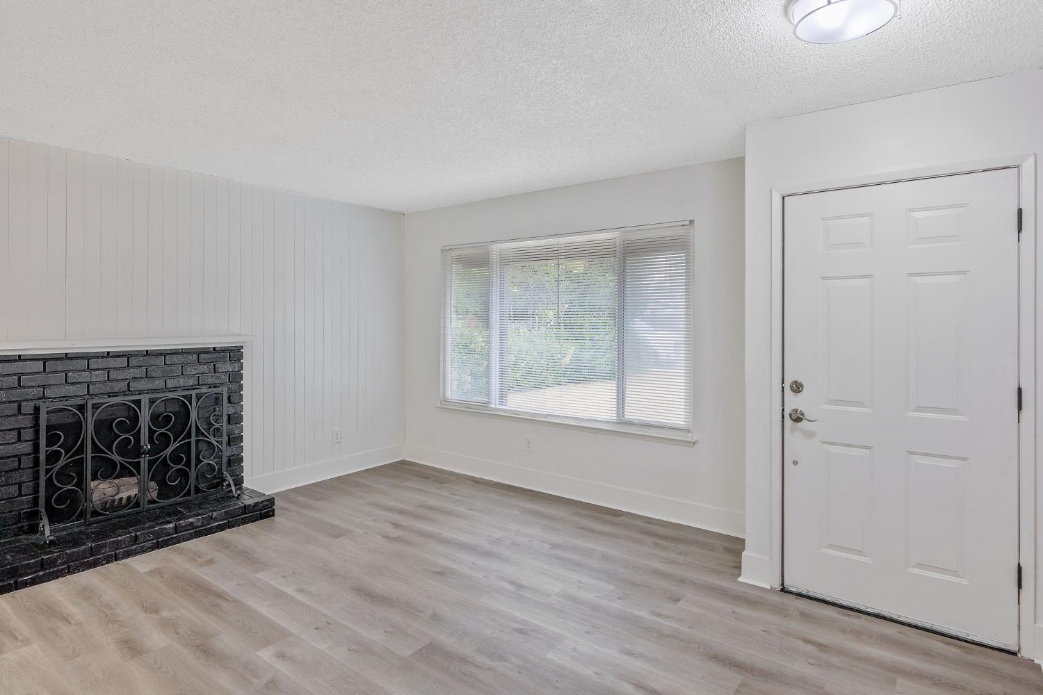 534 W Swift Ave, Clovis, CA 93612