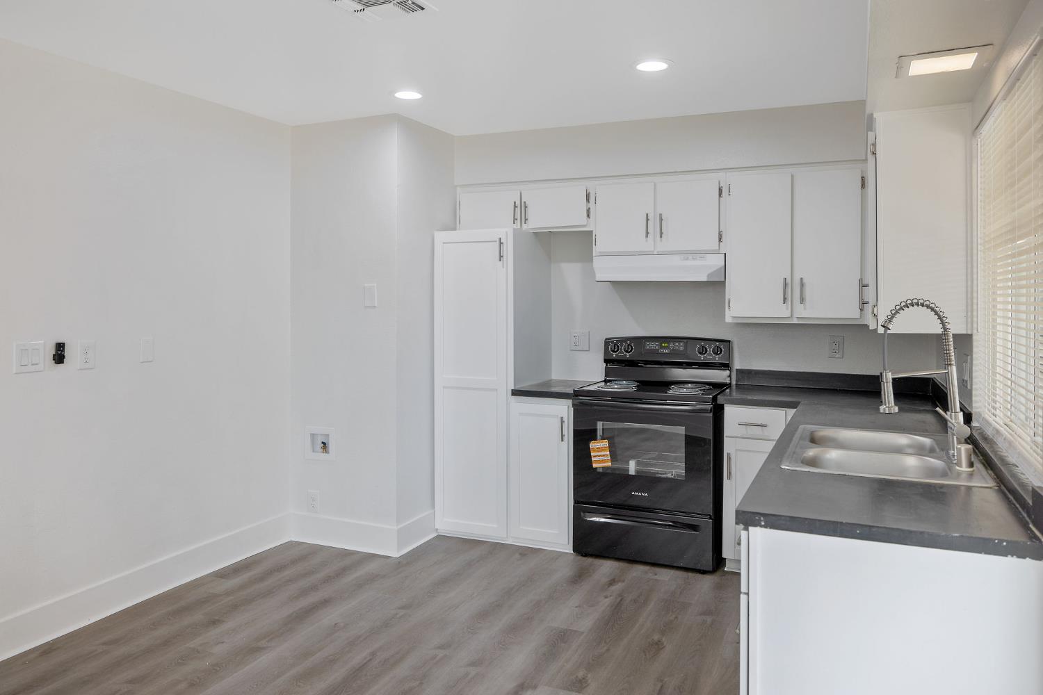 534 W Swift Ave, Clovis, CA 93612