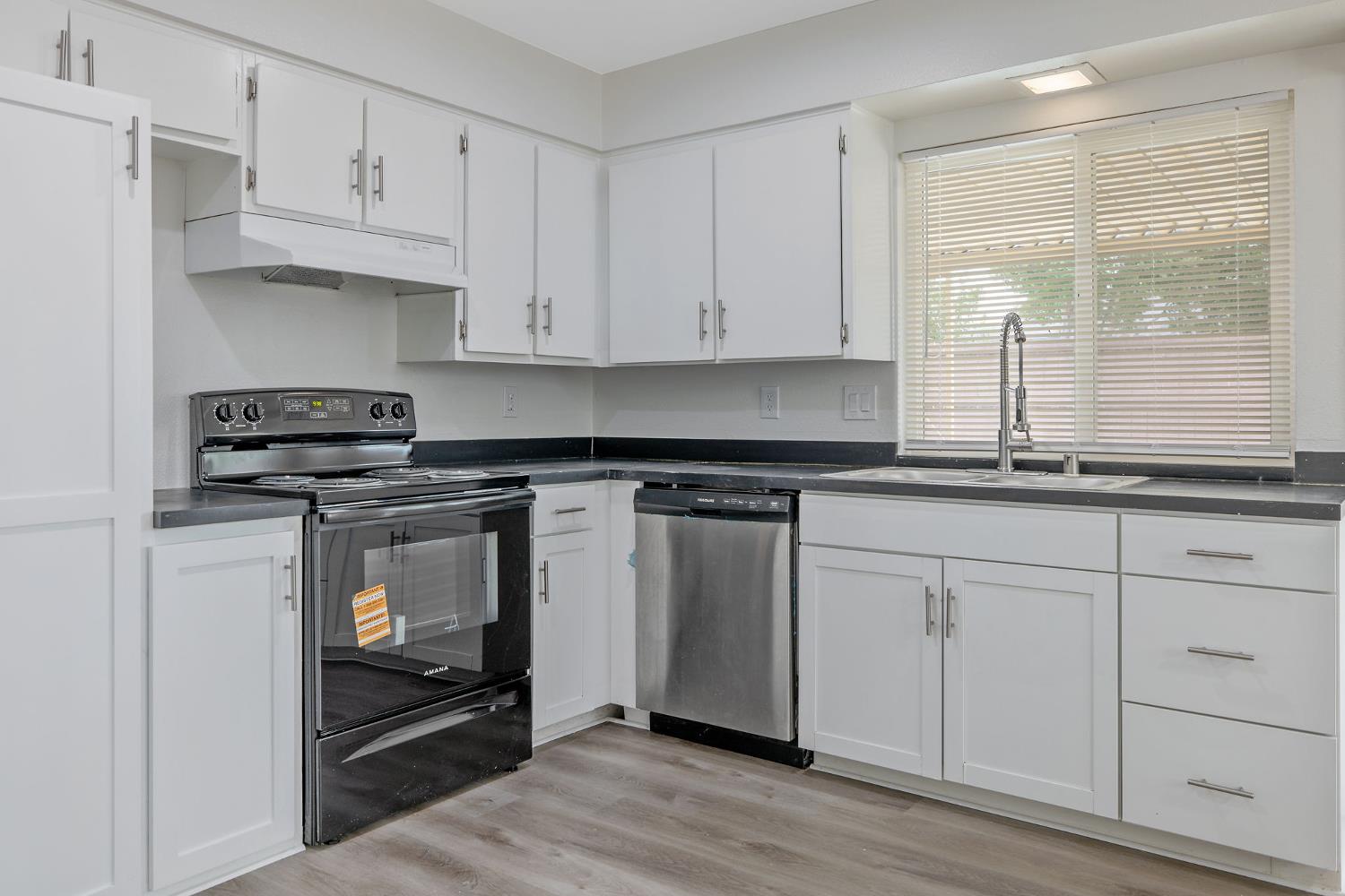 534 W Swift Ave, Clovis, CA 93612