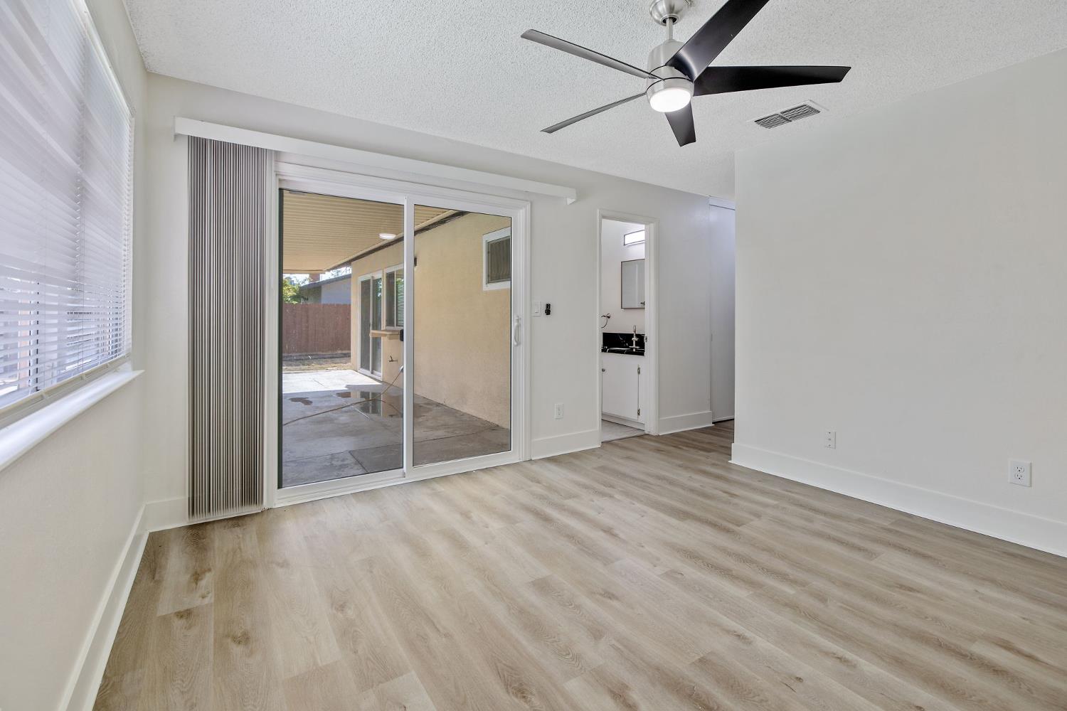534 W Swift Ave, Clovis, CA 93612