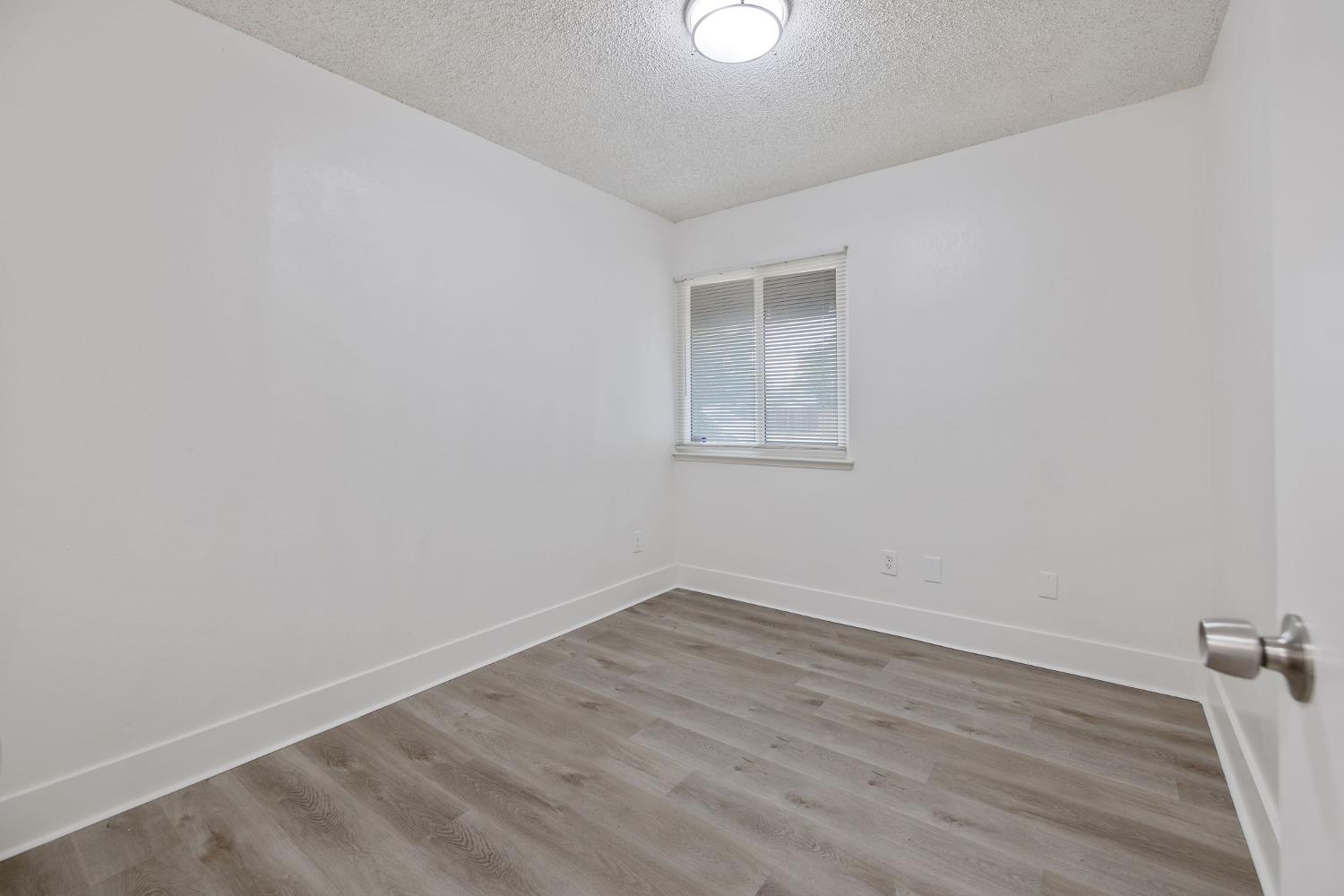 534 W Swift Ave, Clovis, CA 93612