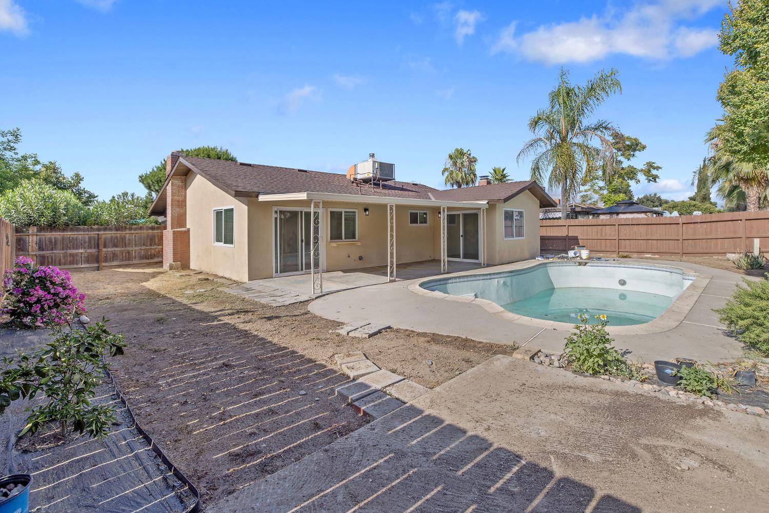 534 W Swift Ave, Clovis, CA 93612