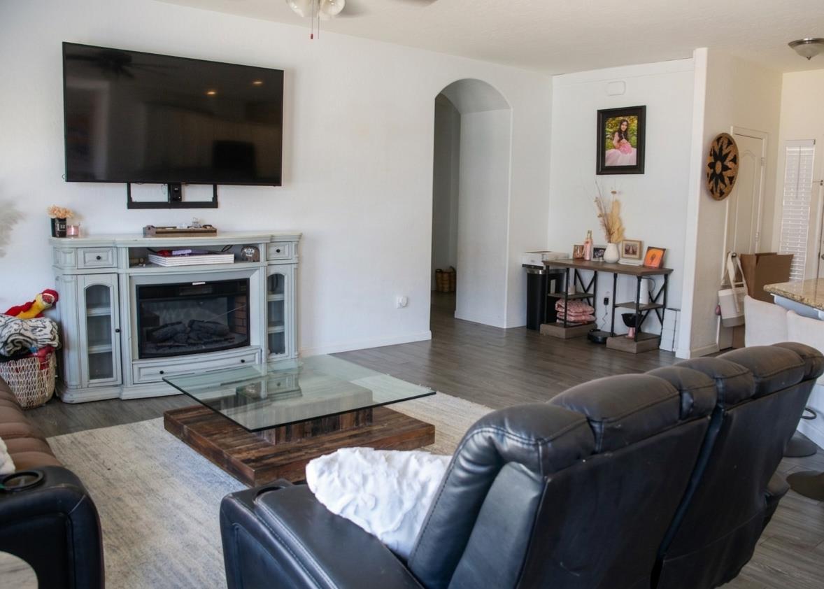 2876 W Indiana Ave, Caruthers, CA 93609