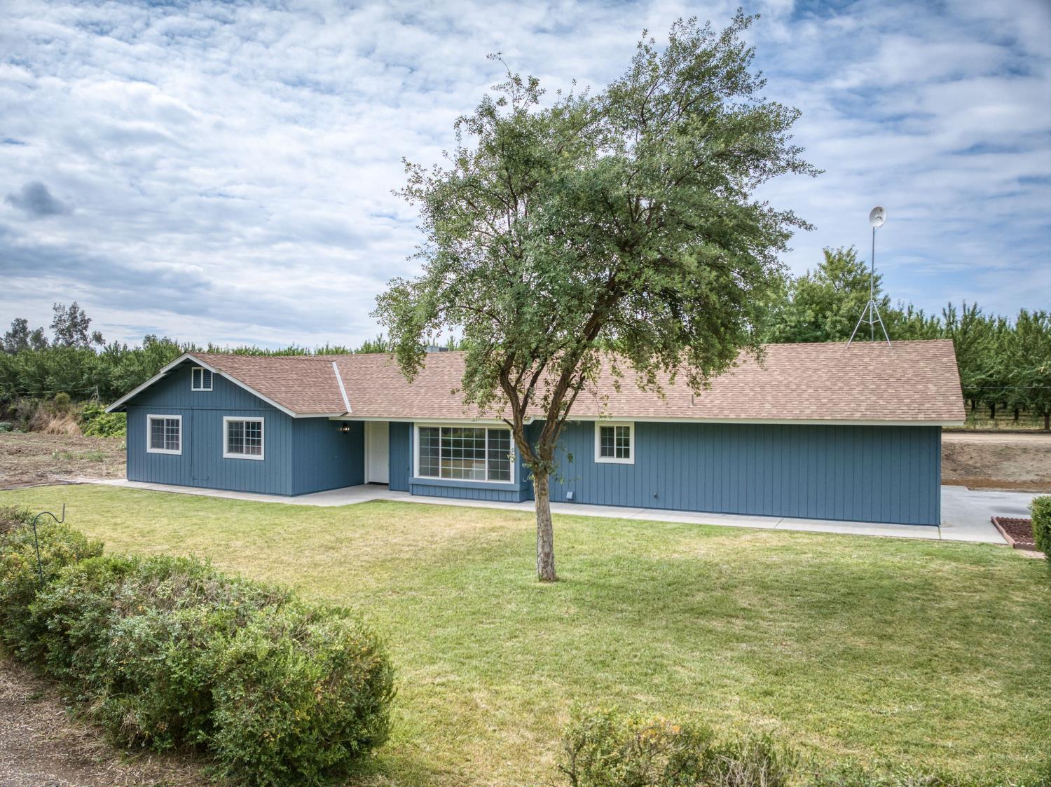 1418 N Del Rey Ave, Sanger, CA 93657