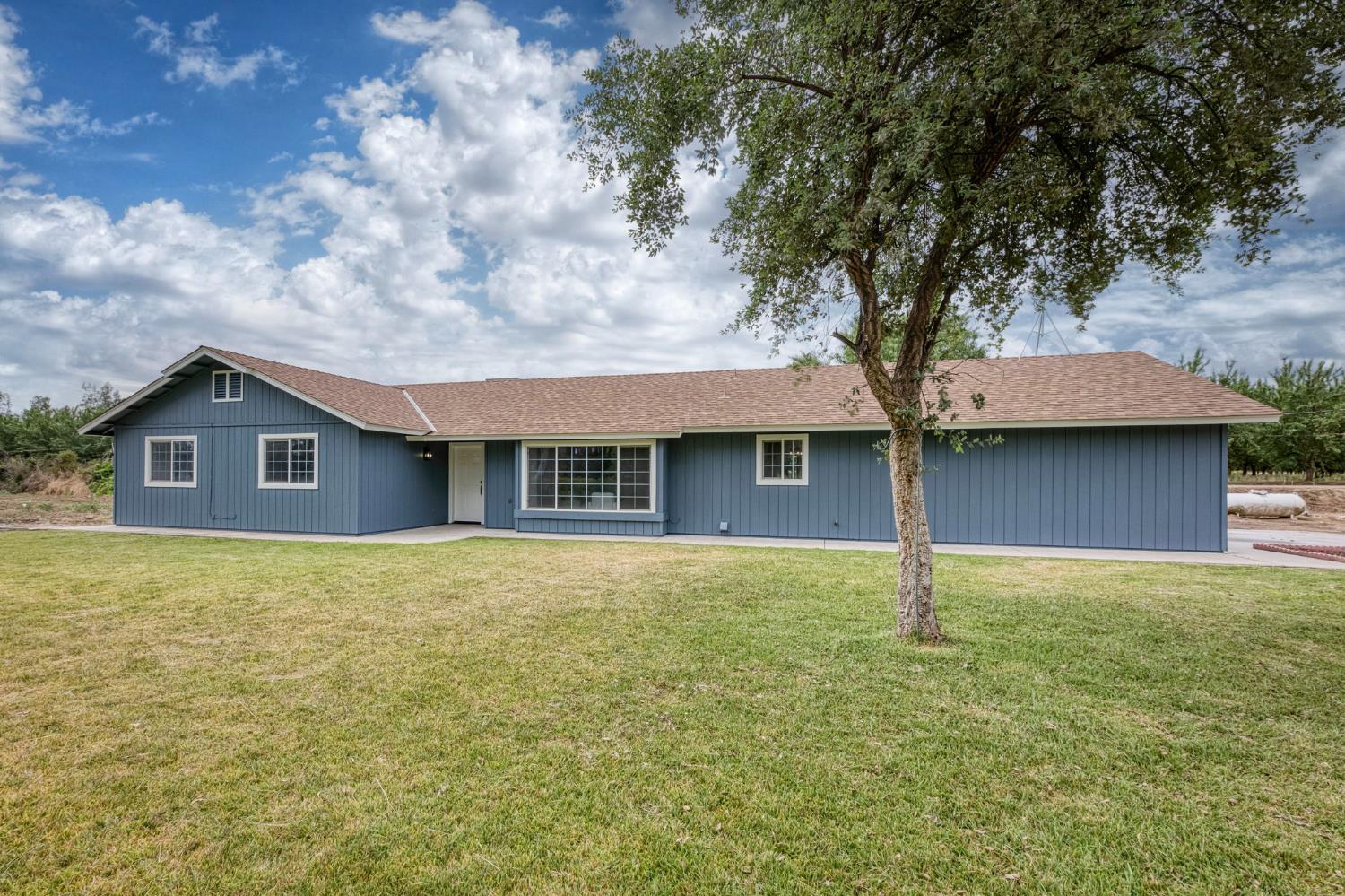 1418 N Del Rey Ave, Sanger, CA 93657
