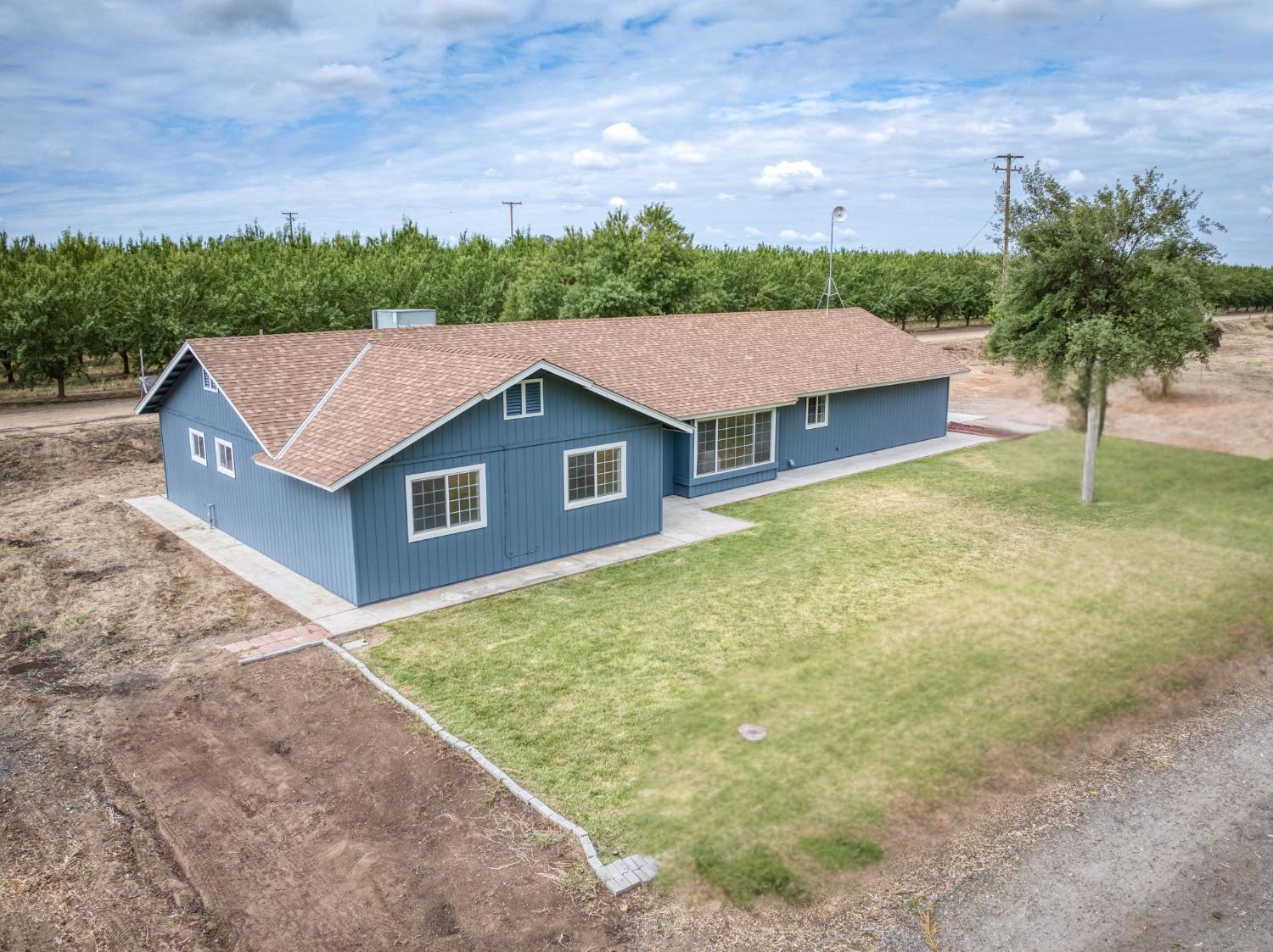 1418 N Del Rey Ave, Sanger, CA 93657