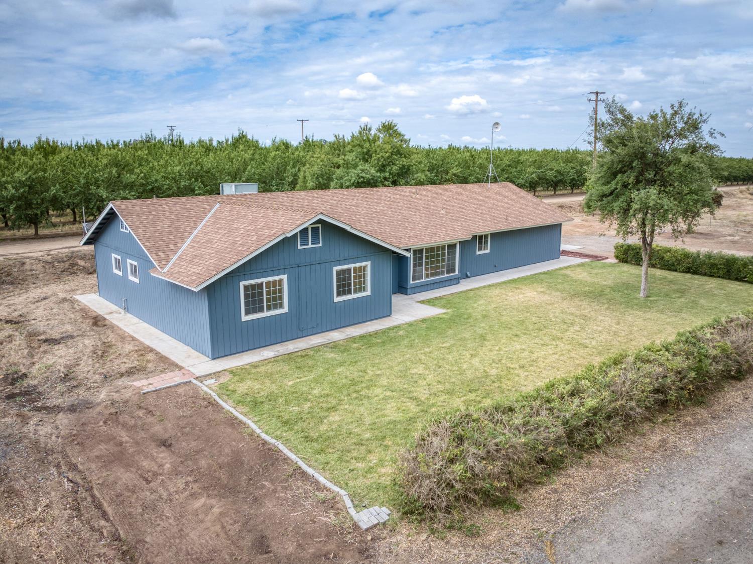1418 N Del Rey Ave, Sanger, CA 93657