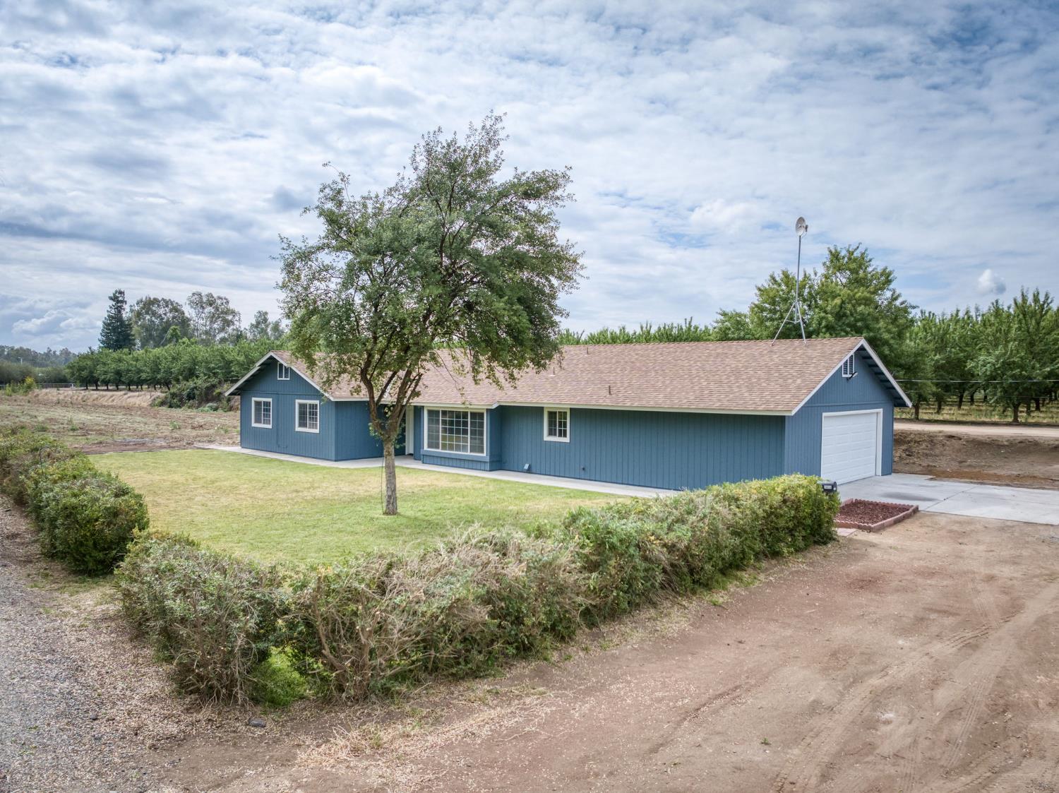 1418 N Del Rey Ave, Sanger, CA 93657